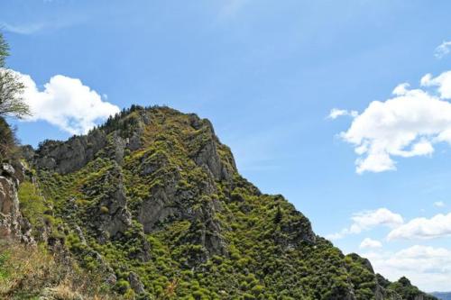 西宁大通县的两座山,名字更俗,但风景更美。