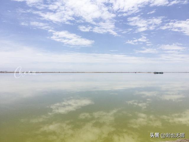 青海的另一面“天空之镜”,既是工厂,又是景区,面积和大海一样大。