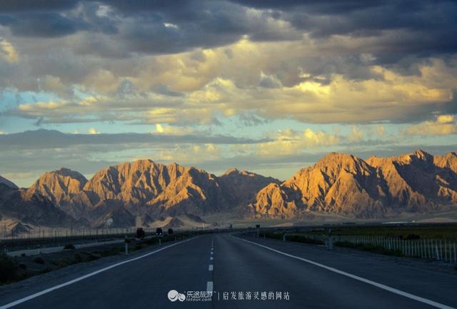 一个让茶卡盐湖黯然失色的地方——大柴旦翡翠湖
