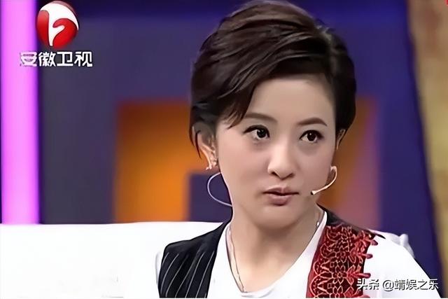童星出道,18岁考上北大,暗恋撒贝宁20年。42岁时,金明仍未婚不育。