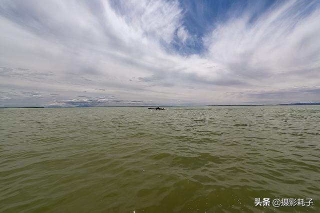 凌哈克鲁克湖既是鸟类的天堂，也是鱼类的故乡。