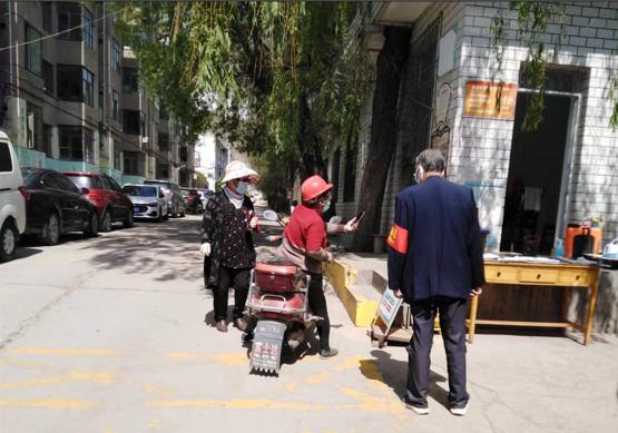西宁市:“夕阳红”筑起防线“红管家”邻里情