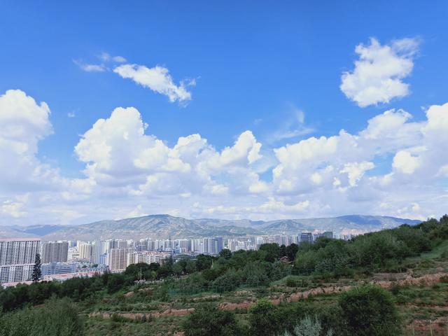 西游记第五天(2)-在西宁享受蓝天,白云和凉爽