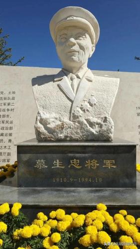 西部的格尔木风景优美。